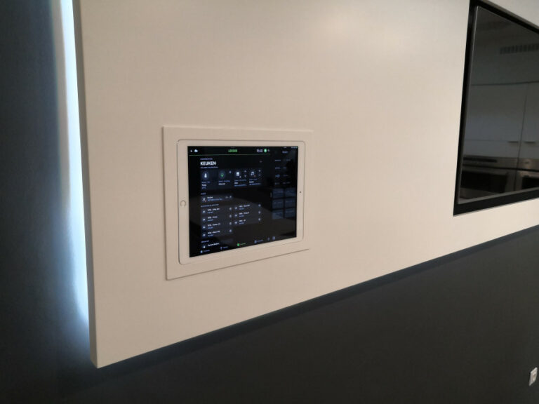 keysoft-solutions_homeautomation-ipadterminal2-900w